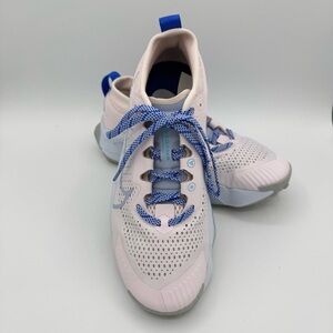 Nike ZoomX Zegama Trail Running Sneakers 8 1/2 Pink